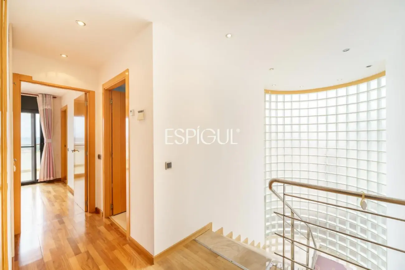 Élégante demeure avec vue sur la montagne à Vallromanes