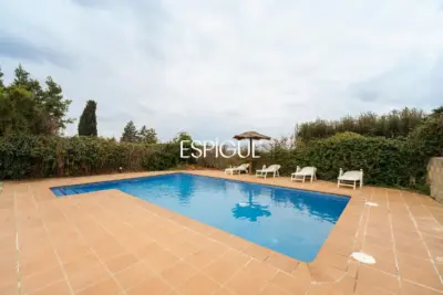 Élégante demeure avec vue sur la montagne à Vallromanes