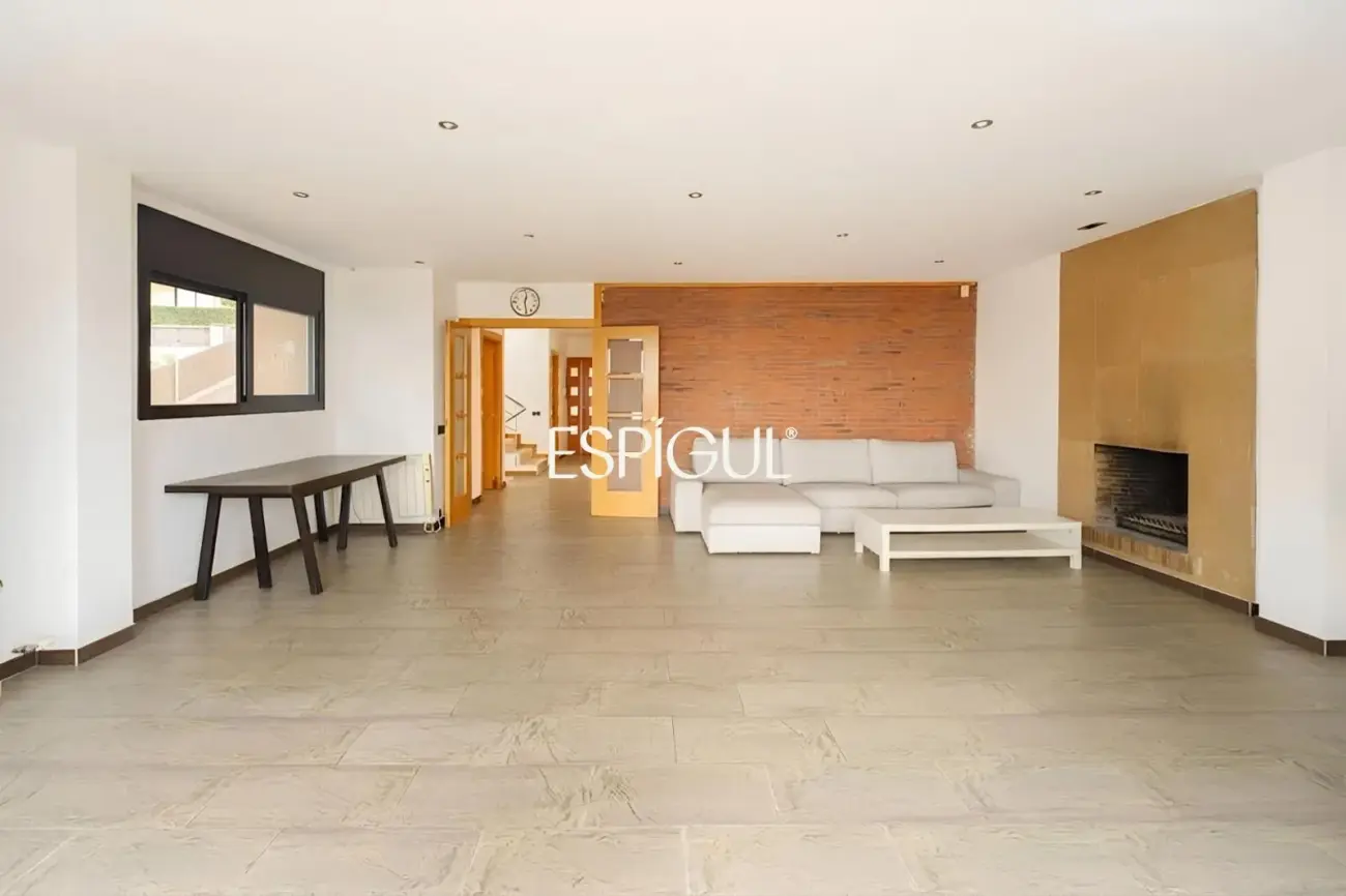 Élégante demeure avec vue sur la montagne à Vallromanes