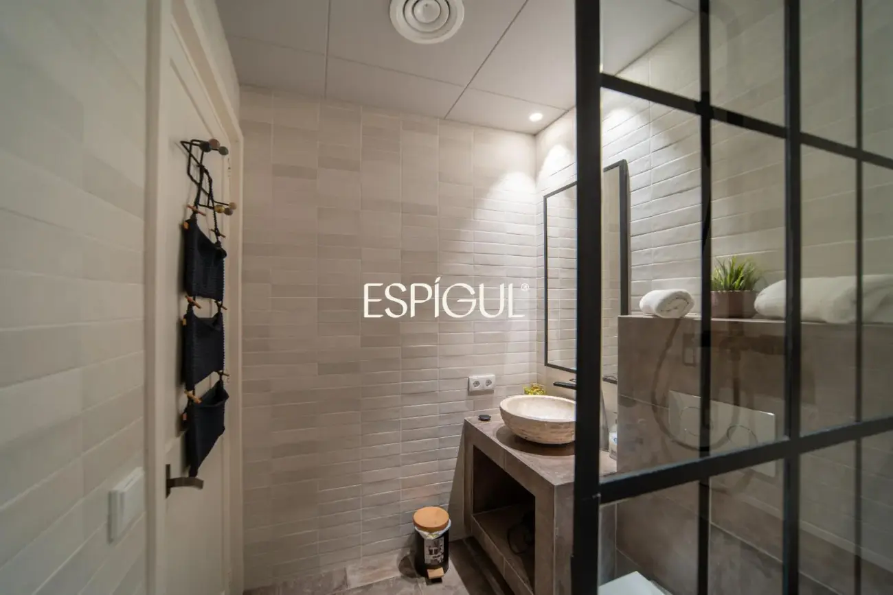 Elegante vivienda de 2 dormitorios con licencia turística y alta rentabilidad