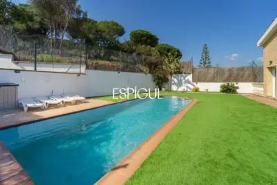 Espectacular casa amb piscina, ascensor i vistes al mar a Canet de Mar