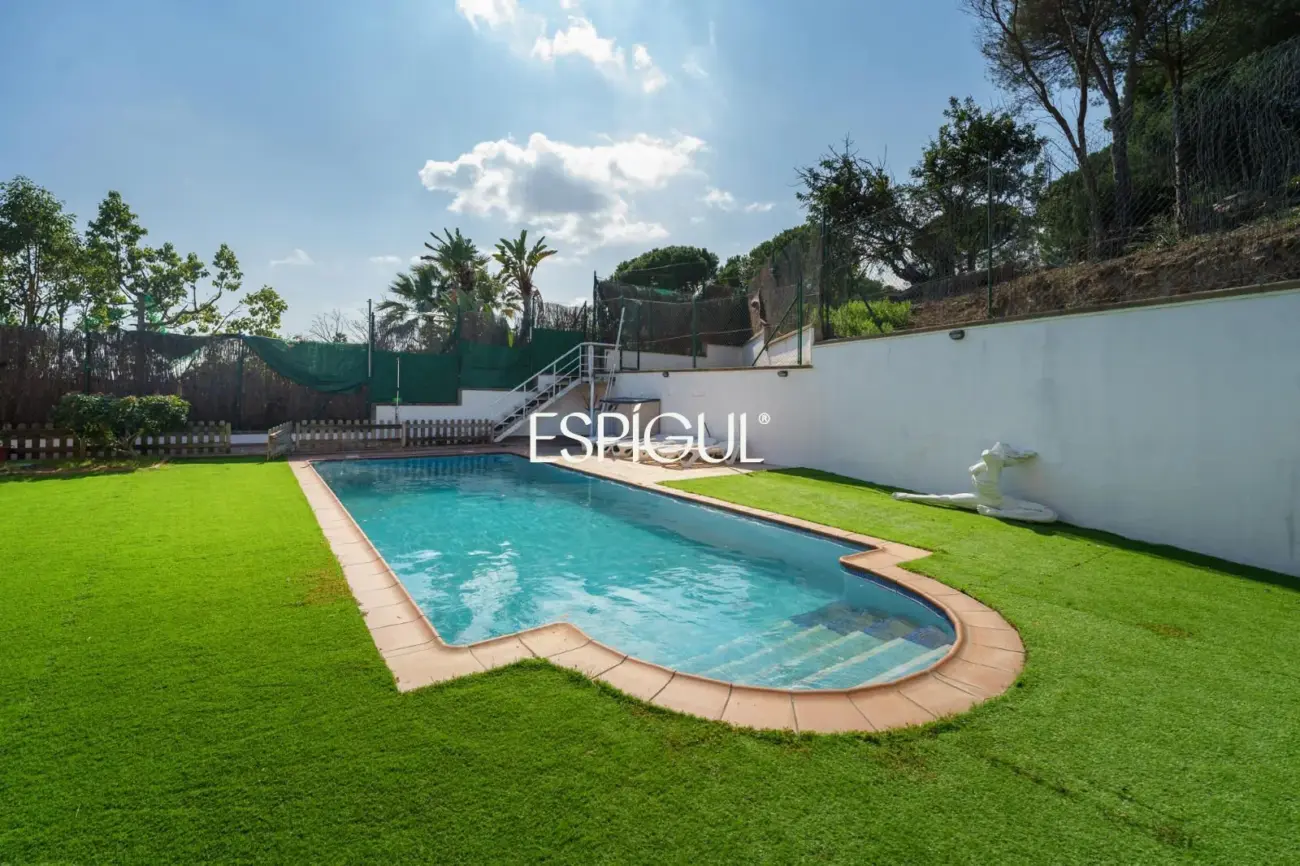 Espectacular casa amb piscina, ascensor i vistes al mar a Canet de Mar