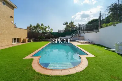 Espectacular casa amb piscina, ascensor i vistes al mar a Canet de Mar