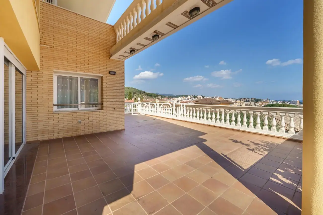 Espectacular casa amb piscina, ascensor i vistes al mar a Canet de Mar