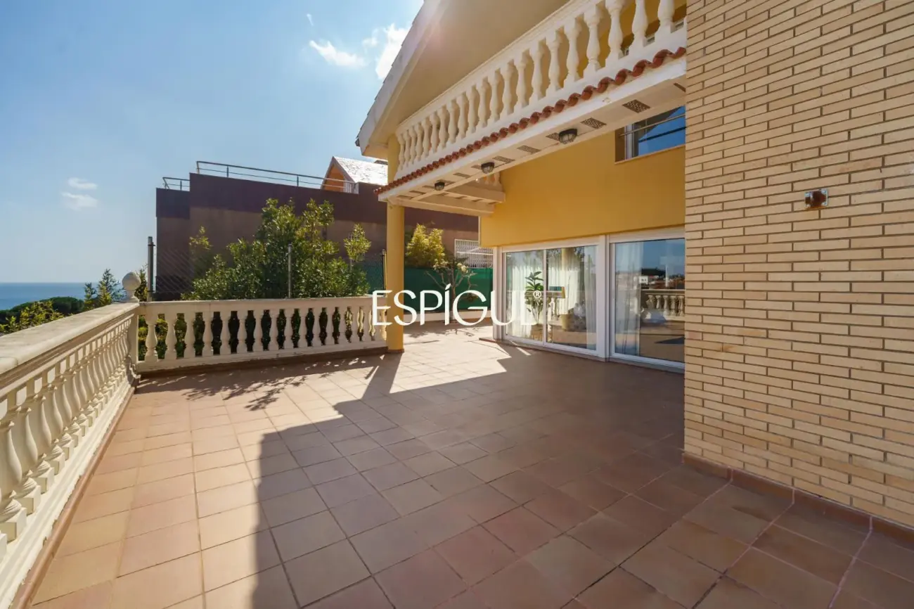 Espectacular casa amb piscina, ascensor i vistes al mar a Canet de Mar