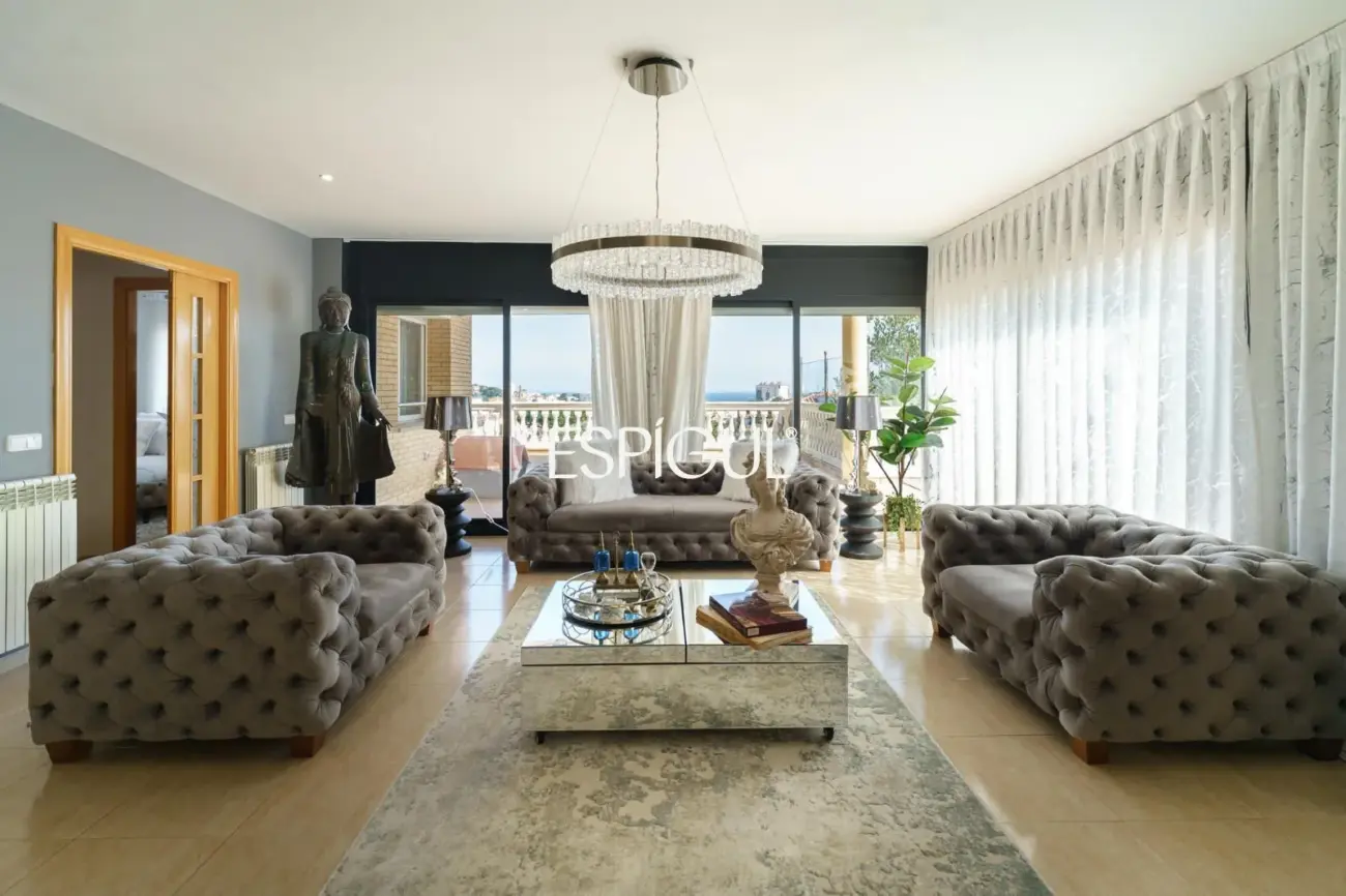 Espectacular casa amb piscina, ascensor i vistes al mar a Canet de Mar