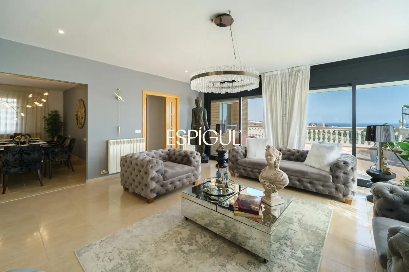 Espectacular casa amb piscina, ascensor i vistes al mar a Canet de Mar