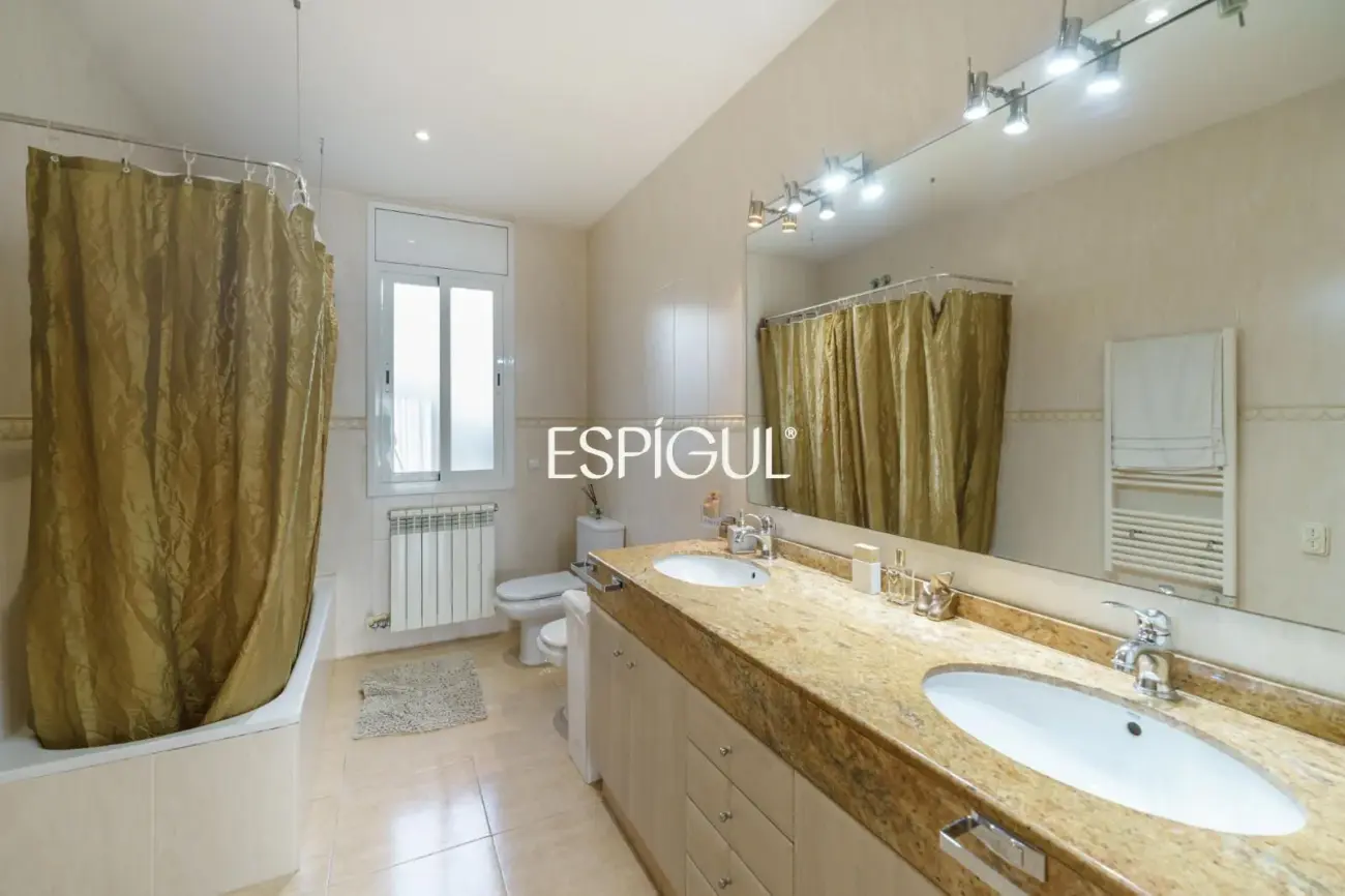 Espectacular casa amb piscina, ascensor i vistes al mar a Canet de Mar