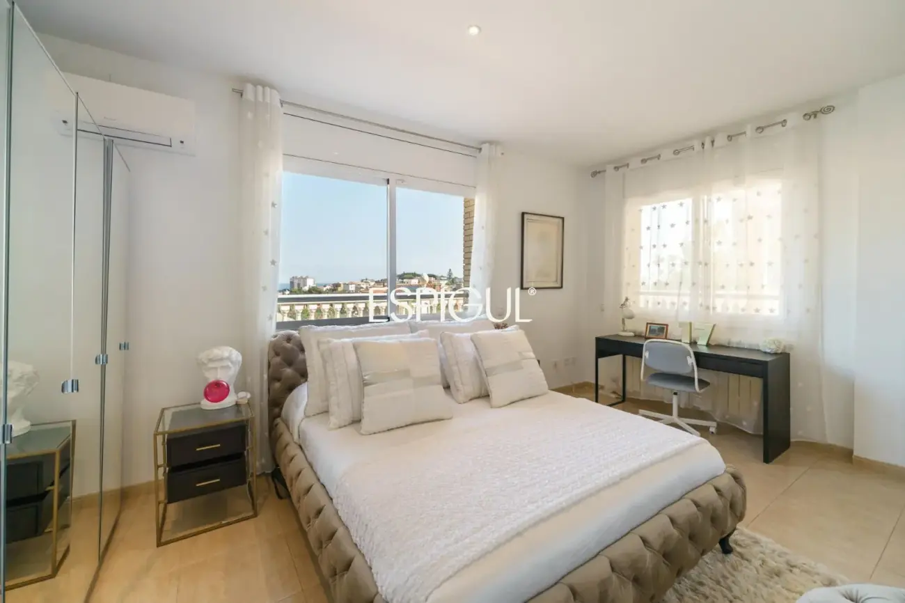 Espectacular casa amb piscina, ascensor i vistes al mar a Canet de Mar