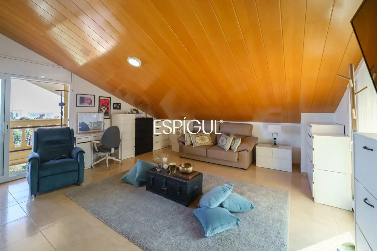 Espectacular casa amb piscina, ascensor i vistes al mar a Canet de Mar