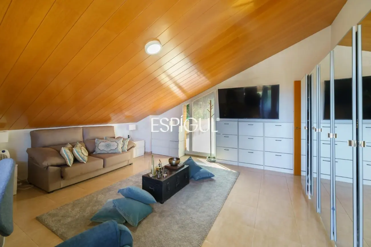 Espectacular casa amb piscina, ascensor i vistes al mar a Canet de Mar