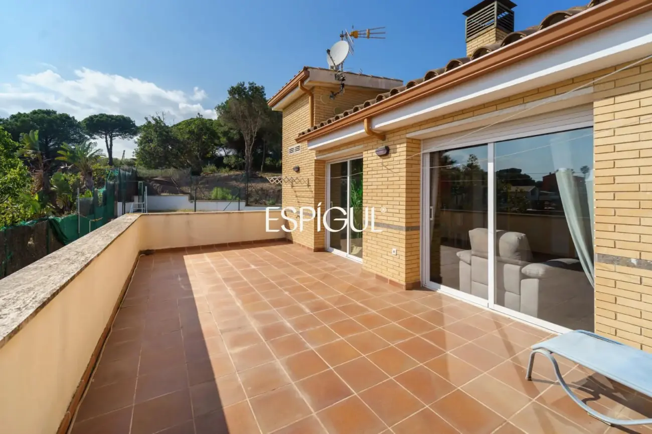 Espectacular casa amb piscina, ascensor i vistes al mar a Canet de Mar