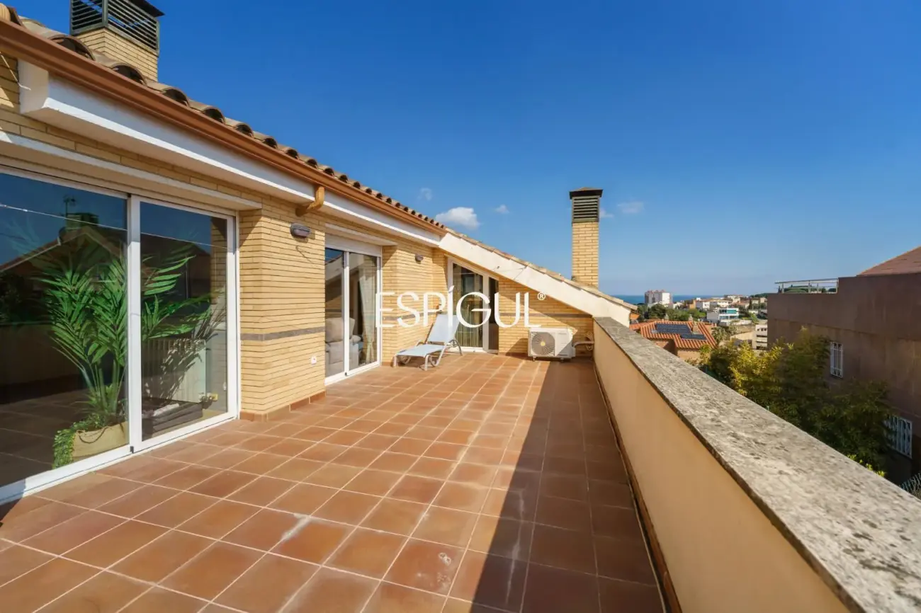 Espectacular casa amb piscina, ascensor i vistes al mar a Canet de Mar