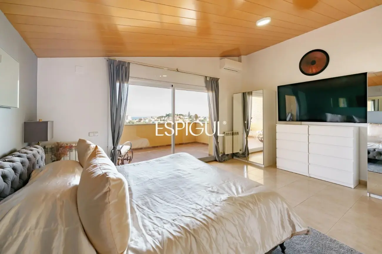 Espectacular casa amb piscina, ascensor i vistes al mar a Canet de Mar