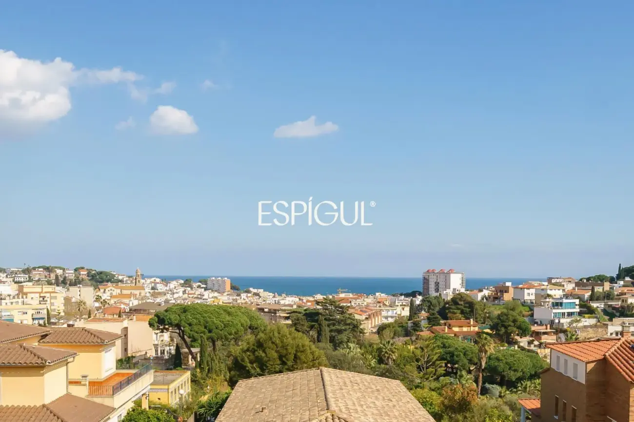 Espectacular casa amb piscina, ascensor i vistes al mar a Canet de Mar