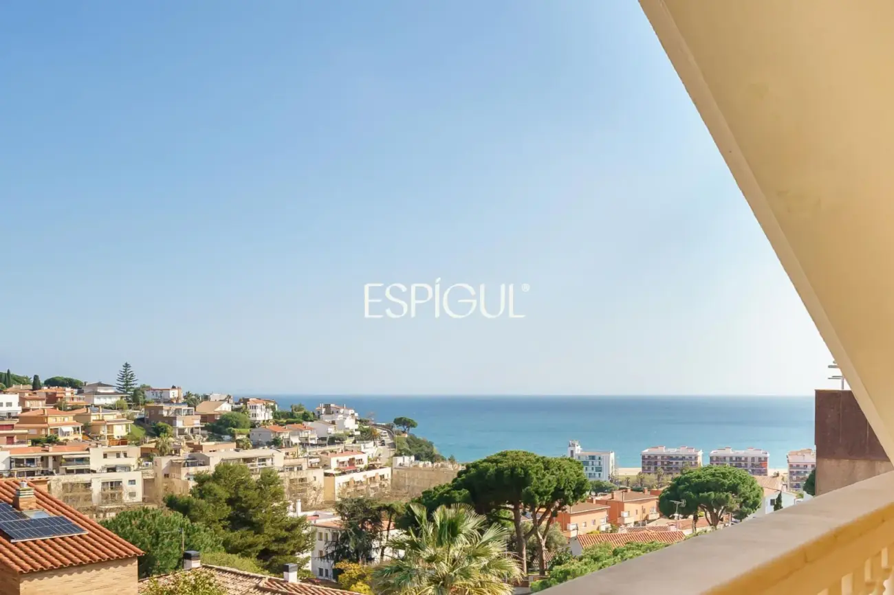 Espectacular casa amb piscina, ascensor i vistes al mar a Canet de Mar