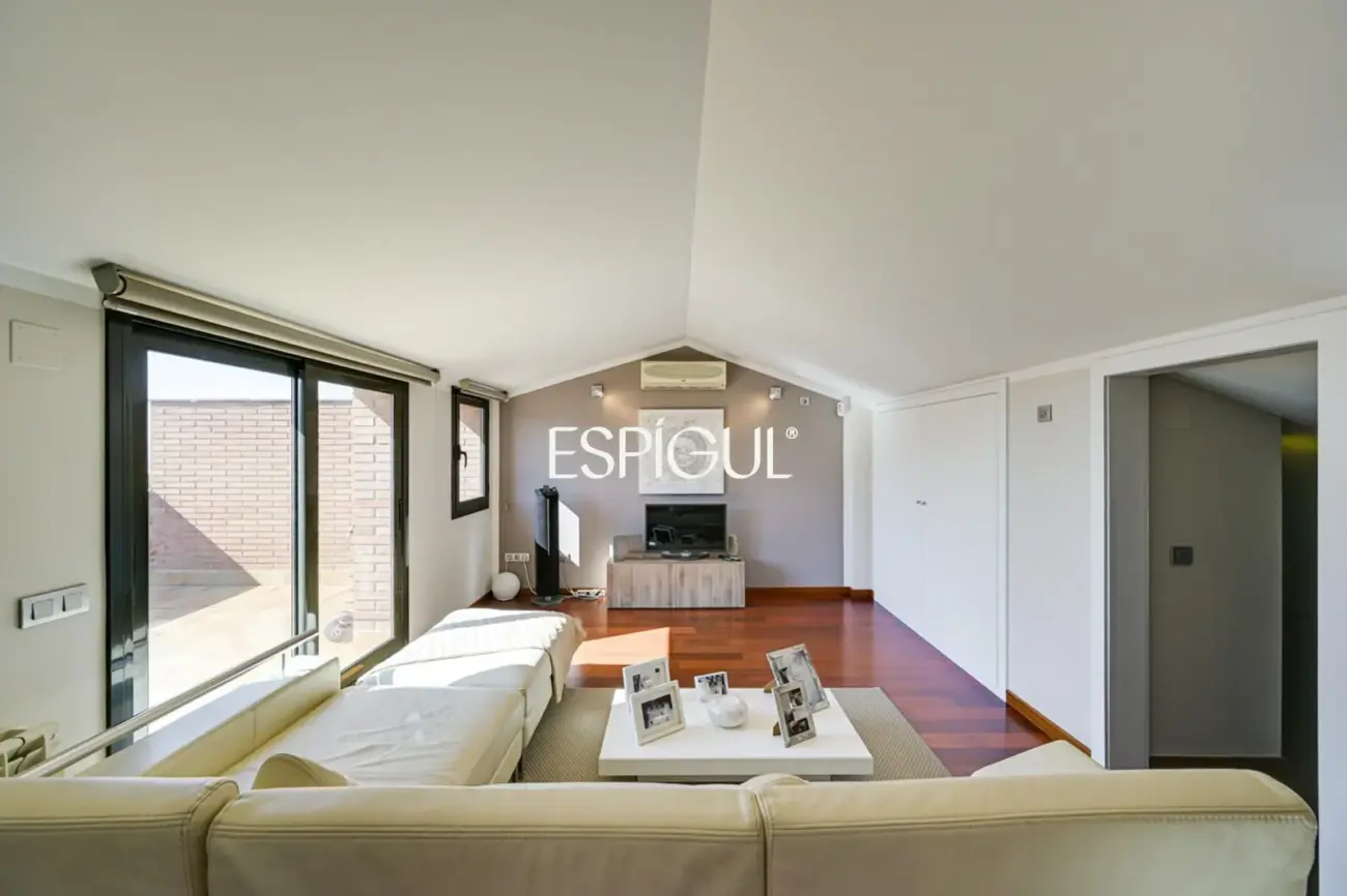 Эксклюзивный дом с частным бассейном и видом на море в одном из лучших районов Эль-Масноу