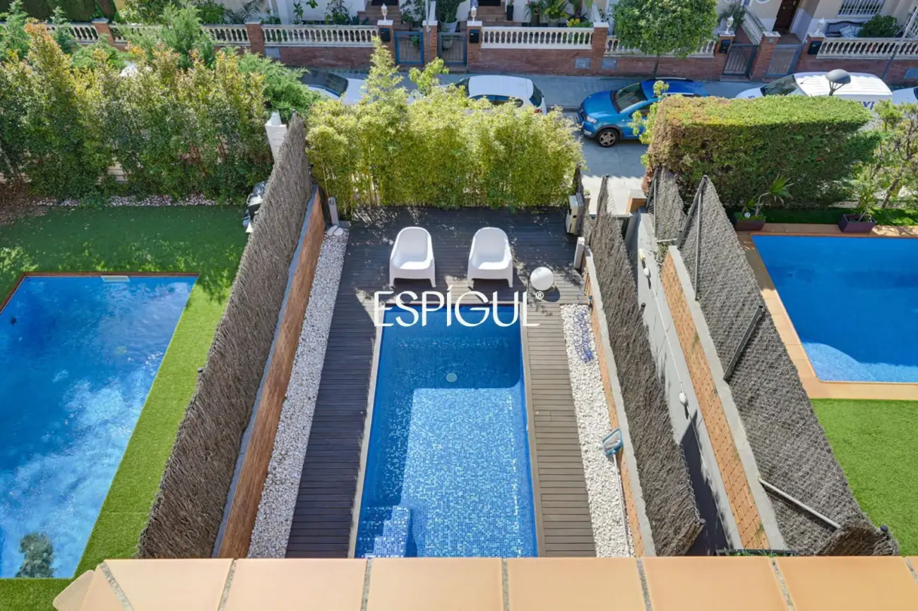 Эксклюзивный дом с частным бассейном и видом на море в одном из лучших районов Эль-Масноу