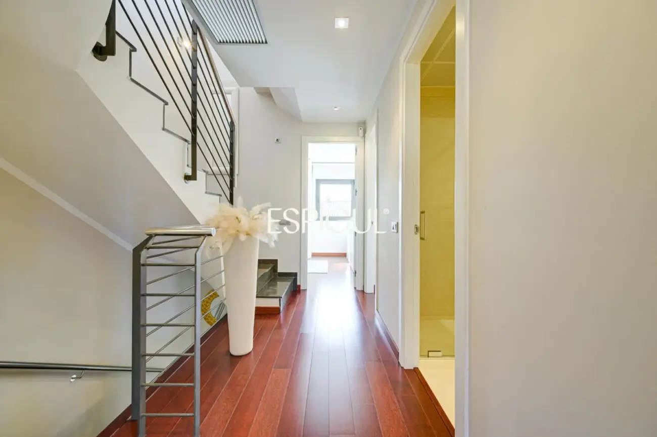 Эксклюзивный дом с частным бассейном и видом на море в одном из лучших районов Эль-Масноу