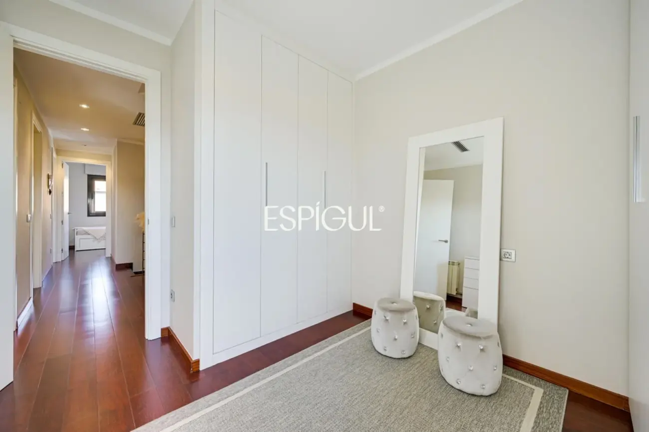 Эксклюзивный дом с частным бассейном и видом на море в одном из лучших районов Эль-Масноу