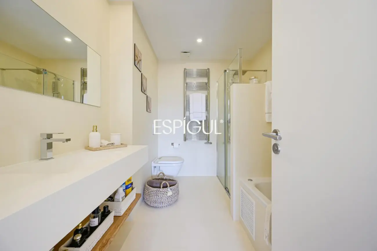 Эксклюзивный дом с частным бассейном и видом на море в одном из лучших районов Эль-Масноу