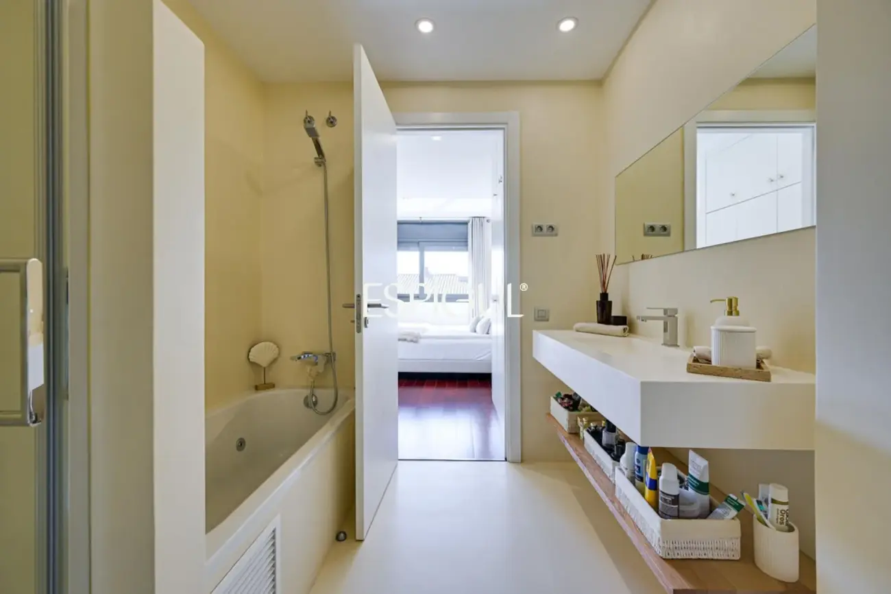 Эксклюзивный дом с частным бассейном и видом на море в одном из лучших районов Эль-Масноу