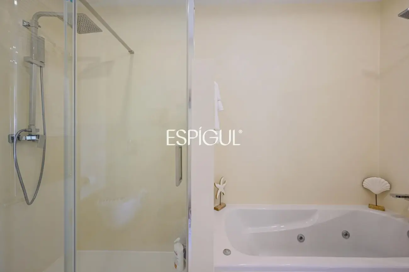 Эксклюзивный дом с частным бассейном и видом на море в одном из лучших районов Эль-Масноу