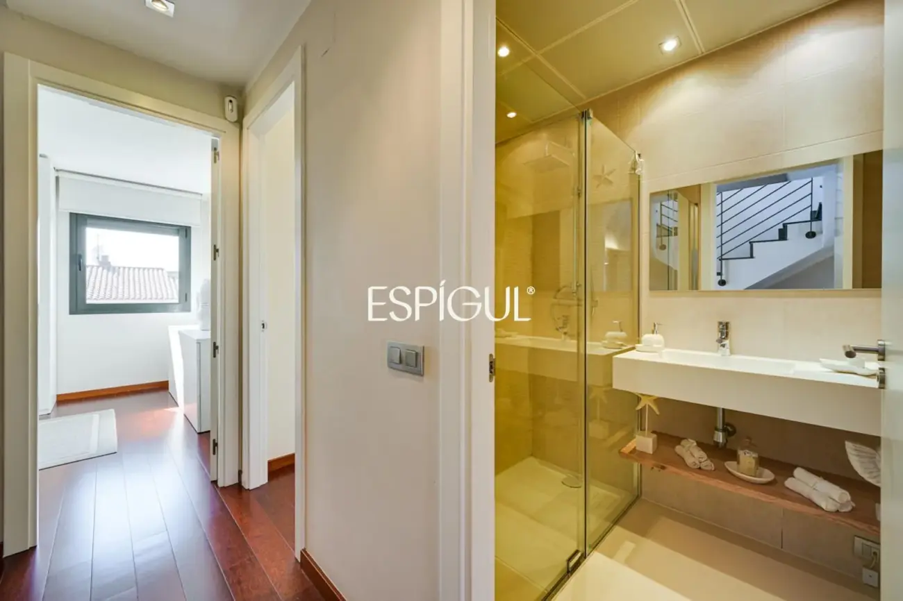 Эксклюзивный дом с частным бассейном и видом на море в одном из лучших районов Эль-Масноу