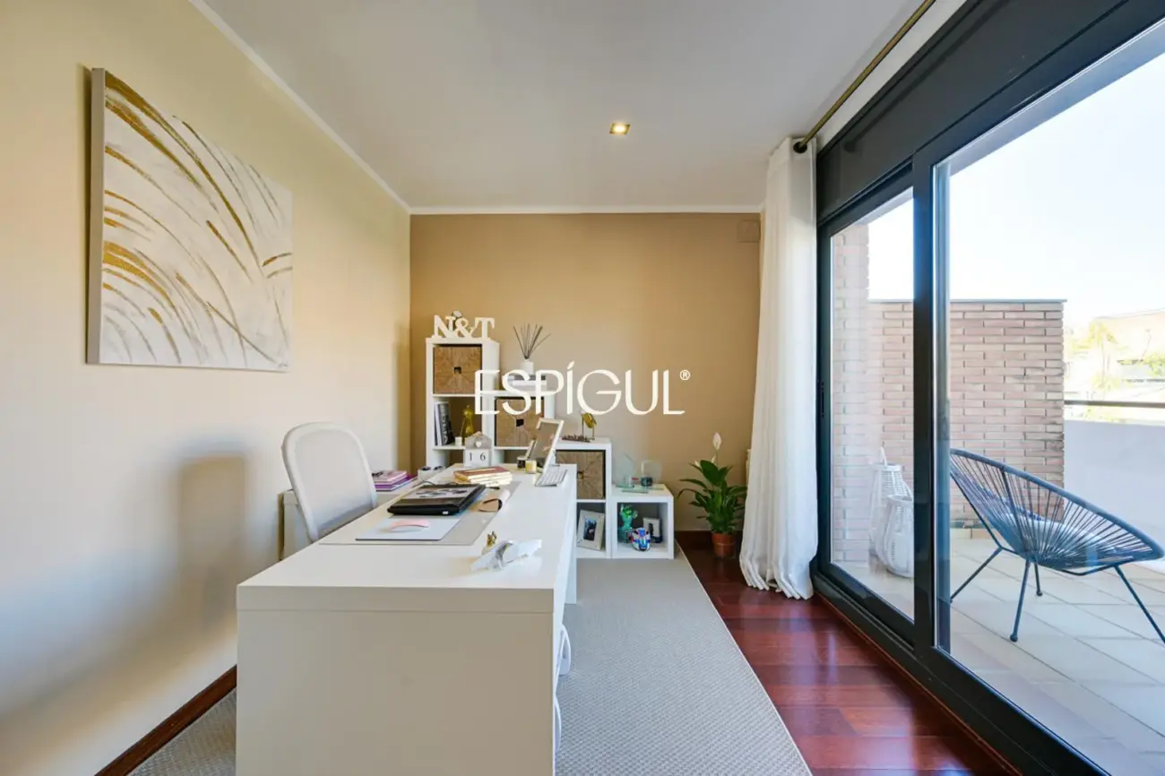 Эксклюзивный дом с частным бассейном и видом на море в одном из лучших районов Эль-Масноу