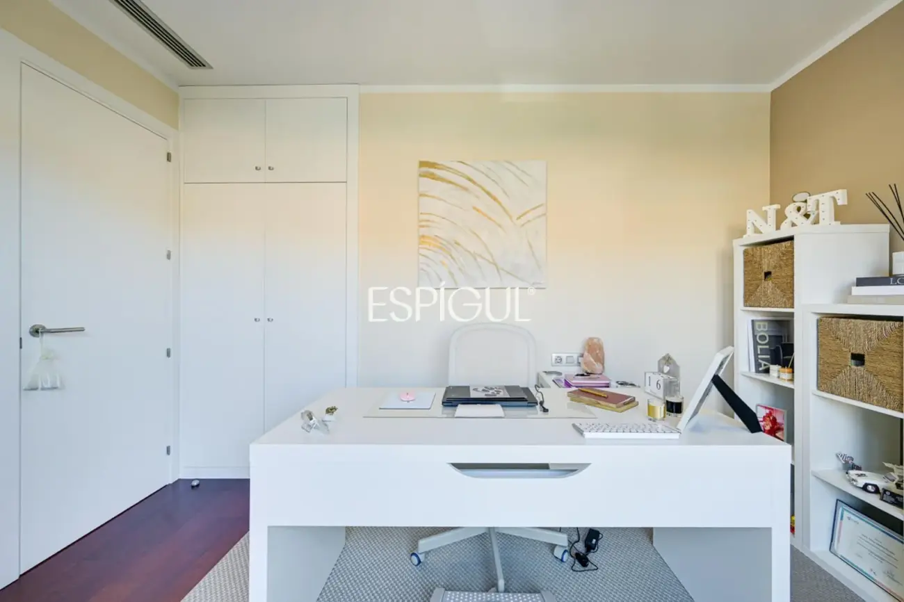 Эксклюзивный дом с частным бассейном и видом на море в одном из лучших районов Эль-Масноу