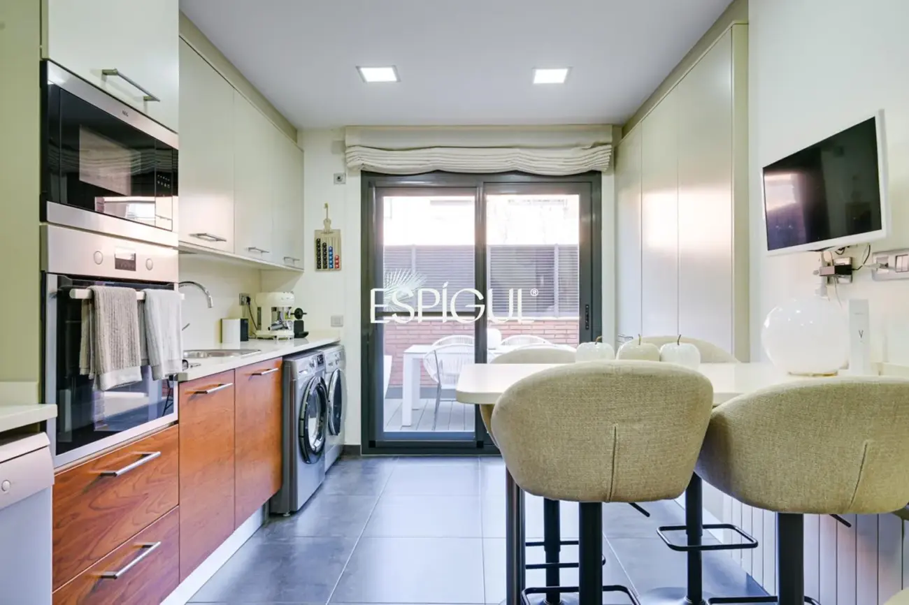 Эксклюзивный дом с частным бассейном и видом на море в одном из лучших районов Эль-Масноу