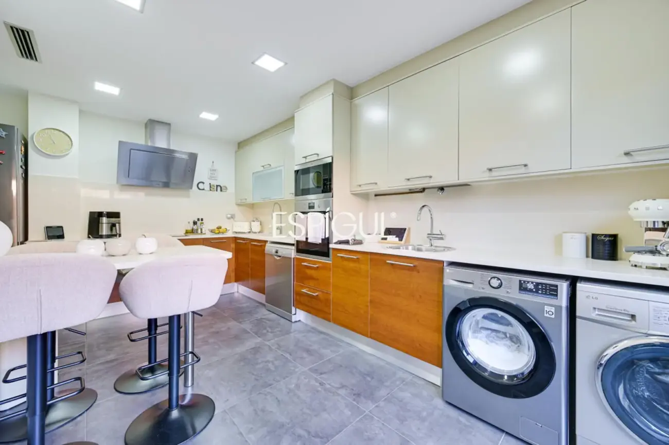 Эксклюзивный дом с частным бассейном и видом на море в одном из лучших районов Эль-Масноу