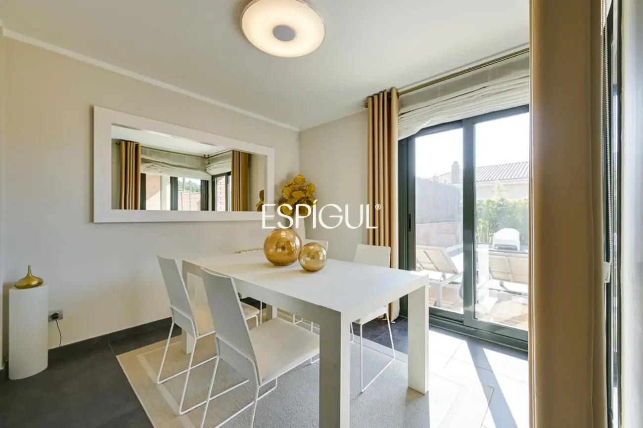 Эксклюзивный дом с частным бассейном и видом на море в одном из лучших районов Эль-Масноу