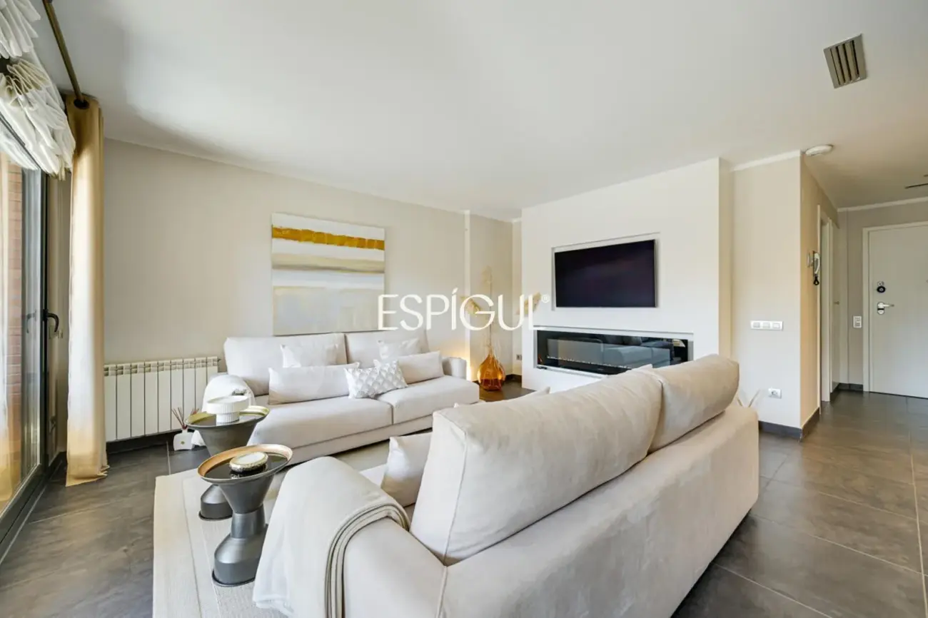 Эксклюзивный дом с частным бассейном и видом на море в одном из лучших районов Эль-Масноу