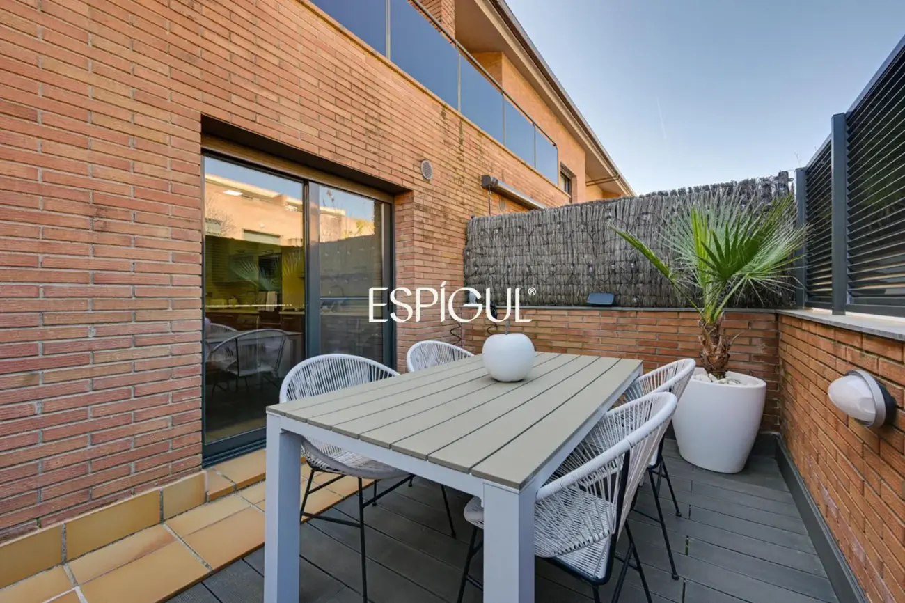 Эксклюзивный дом с частным бассейном и видом на море в одном из лучших районов Эль-Масноу