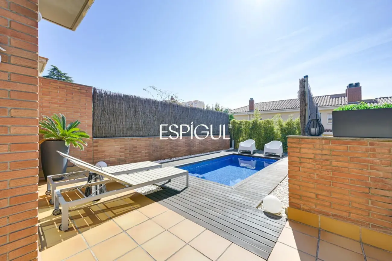 Эксклюзивный дом с частным бассейном и видом на море в одном из лучших районов Эль-Масноу