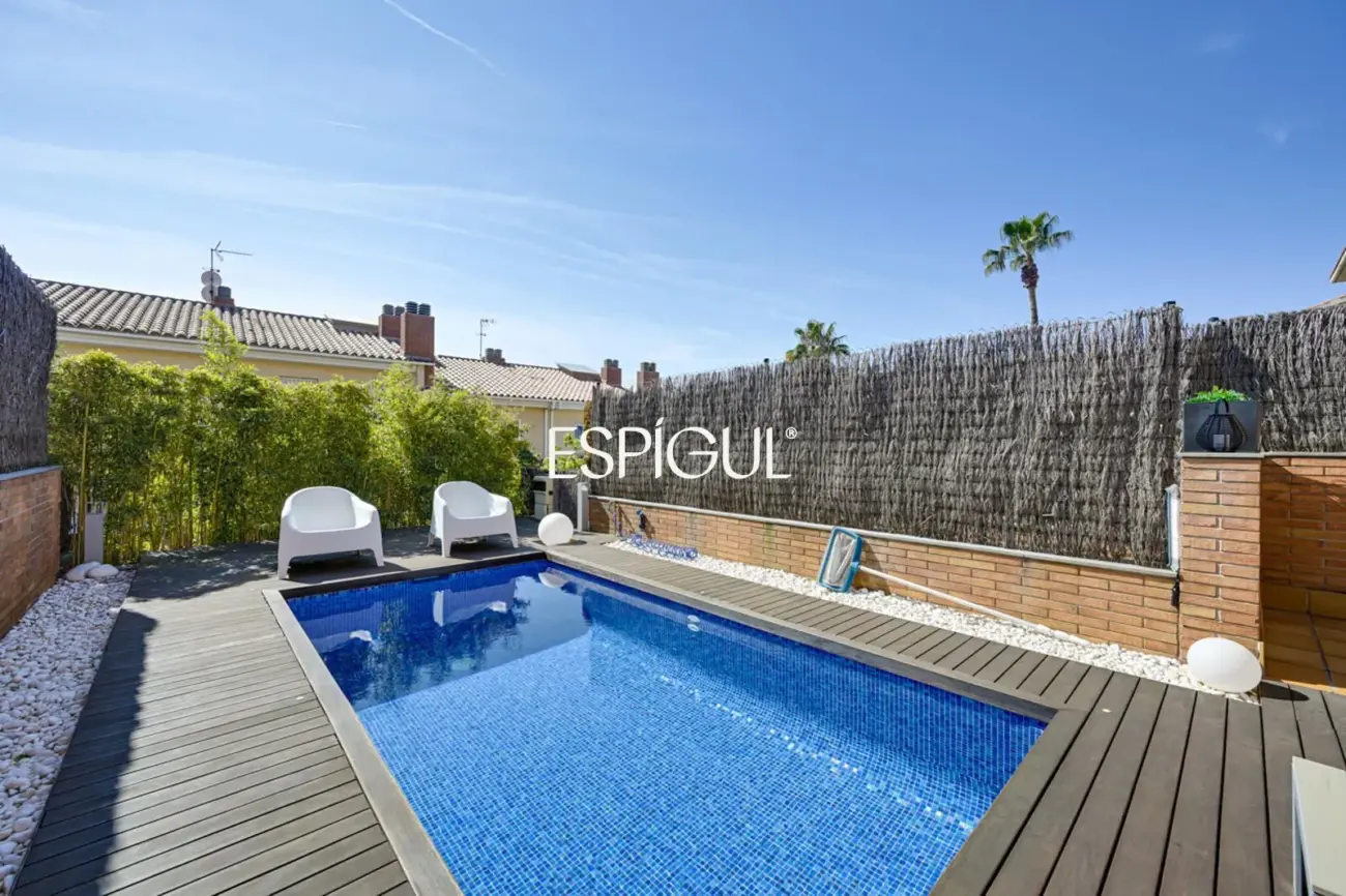 Эксклюзивный дом с частным бассейном и видом на море в одном из лучших районов Эль-Масноу