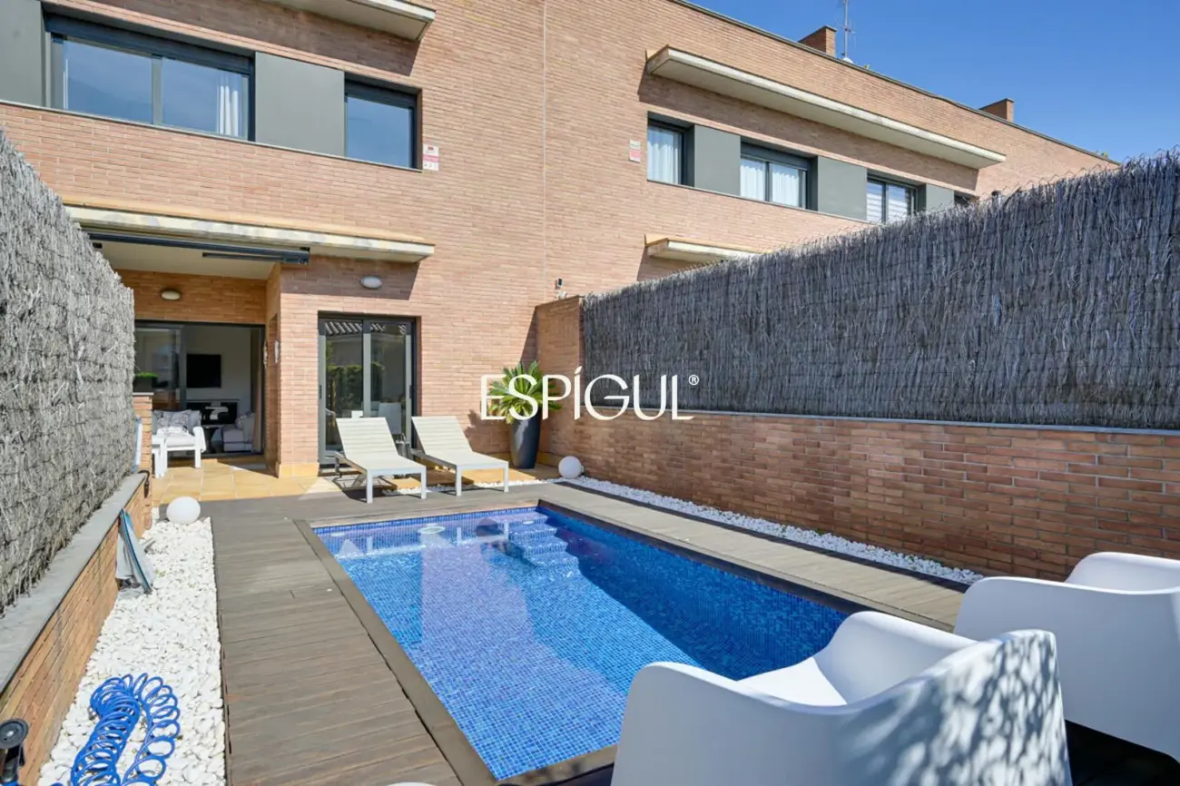 Эксклюзивный дом с частным бассейном и видом на море в одном из лучших районов Эль-Масноу