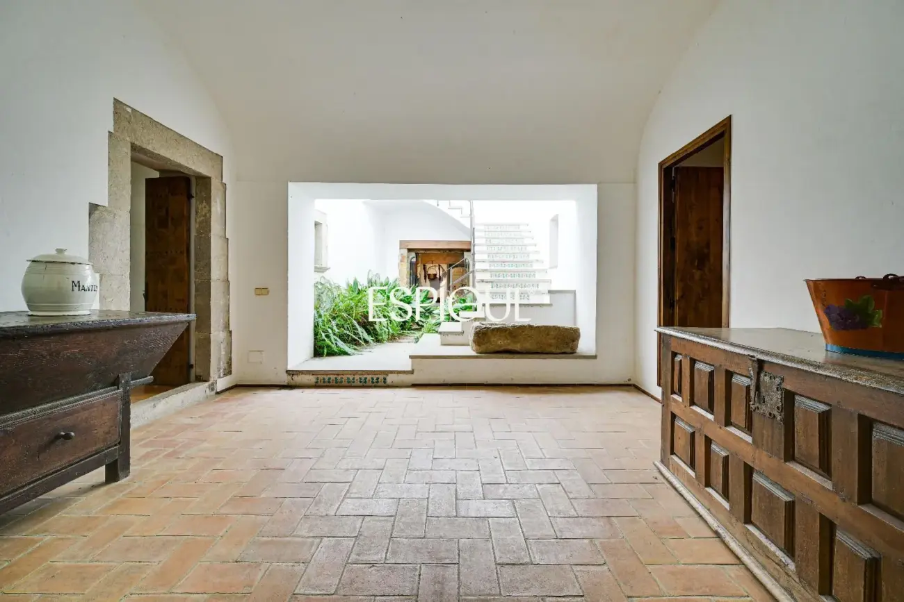 Exclusiva casa de pueblo con jardín en el centro