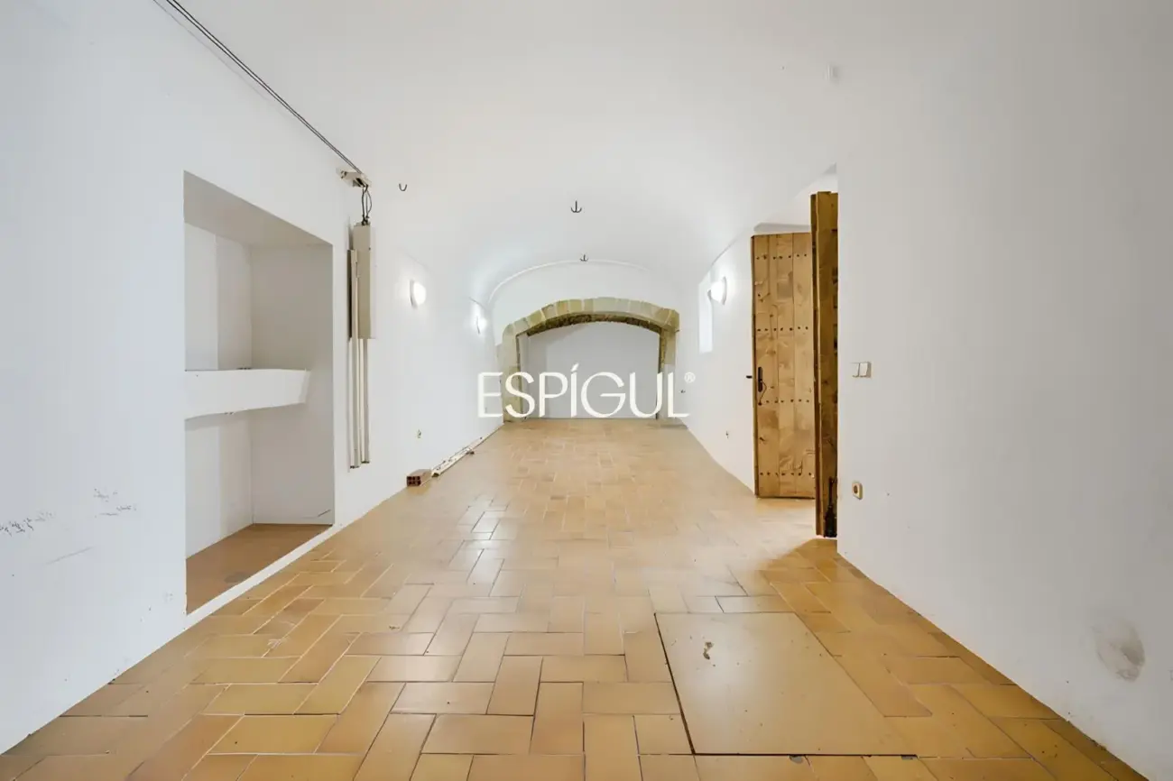 Exclusiva casa de pueblo con jardín en el centro