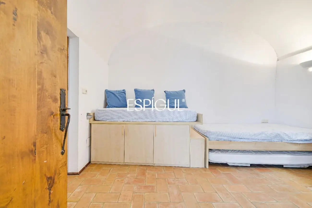 Exclusiva casa de pueblo con jardín en el centro