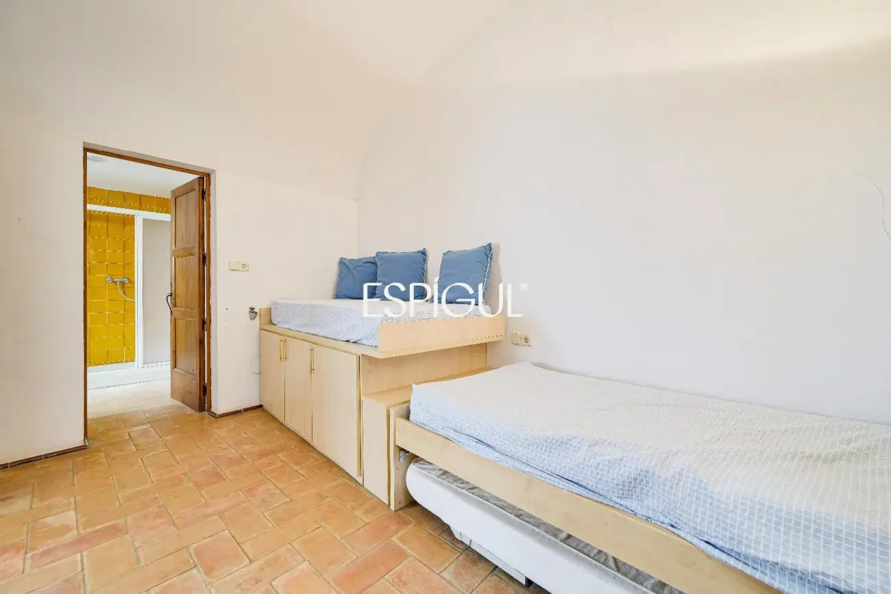 Exclusiva casa de pueblo con jardín en el centro