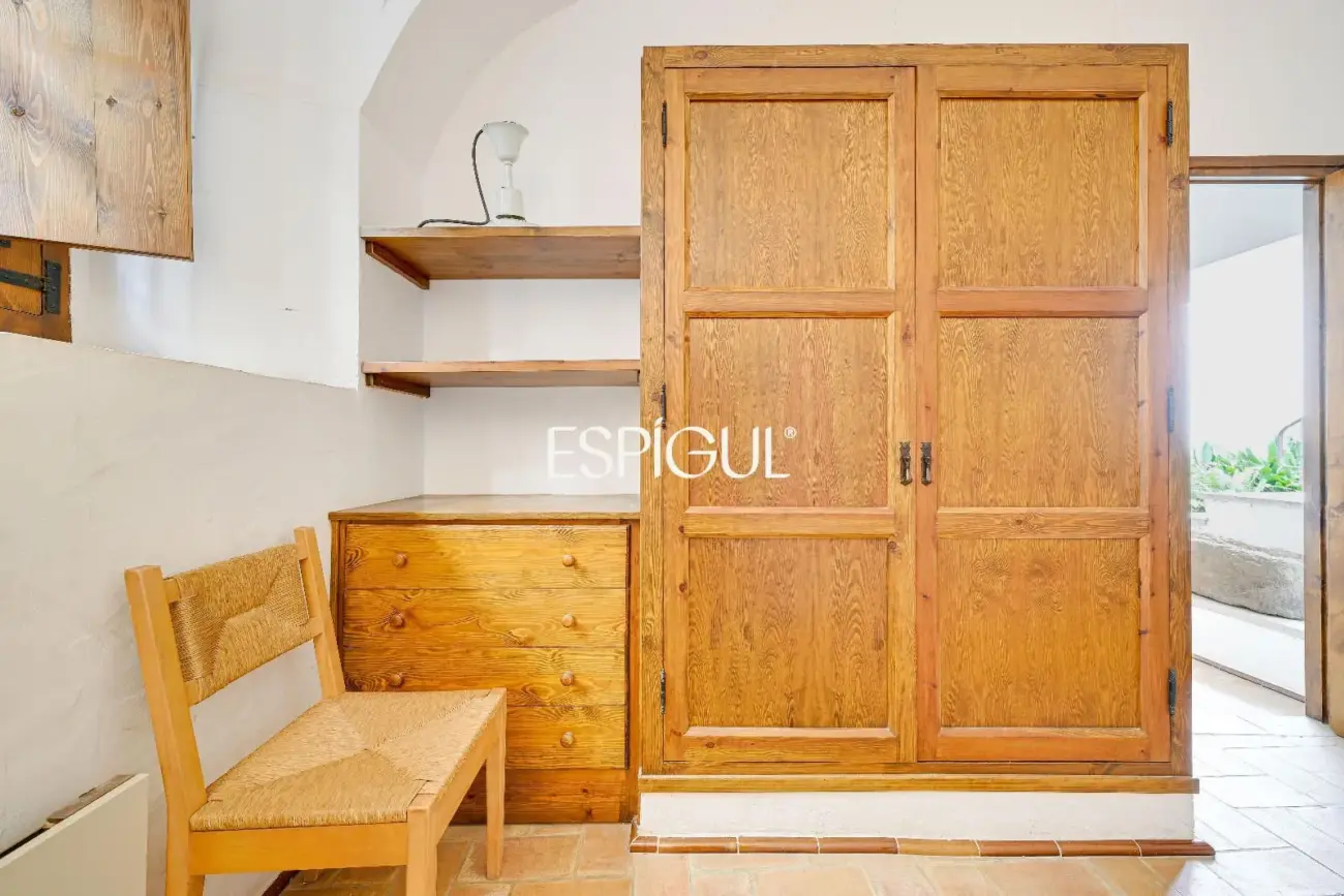 Exclusiva casa de pueblo con jardín en el centro