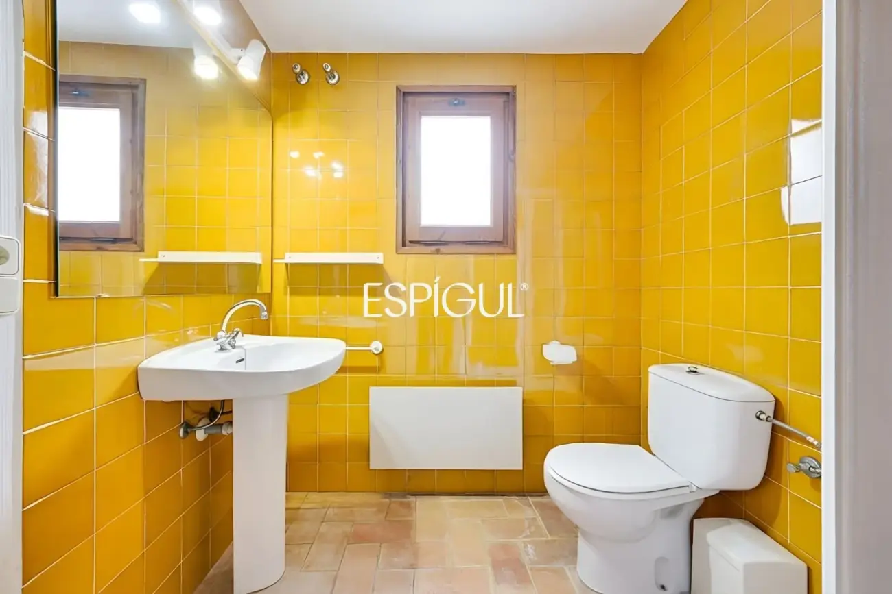 Exclusiva casa de pueblo con jardín en el centro