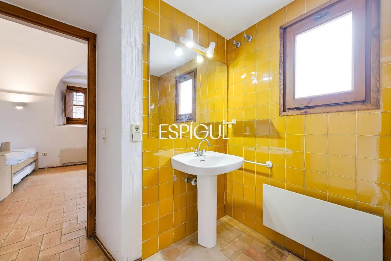 Exclusiva casa de pueblo con jardín en el centro