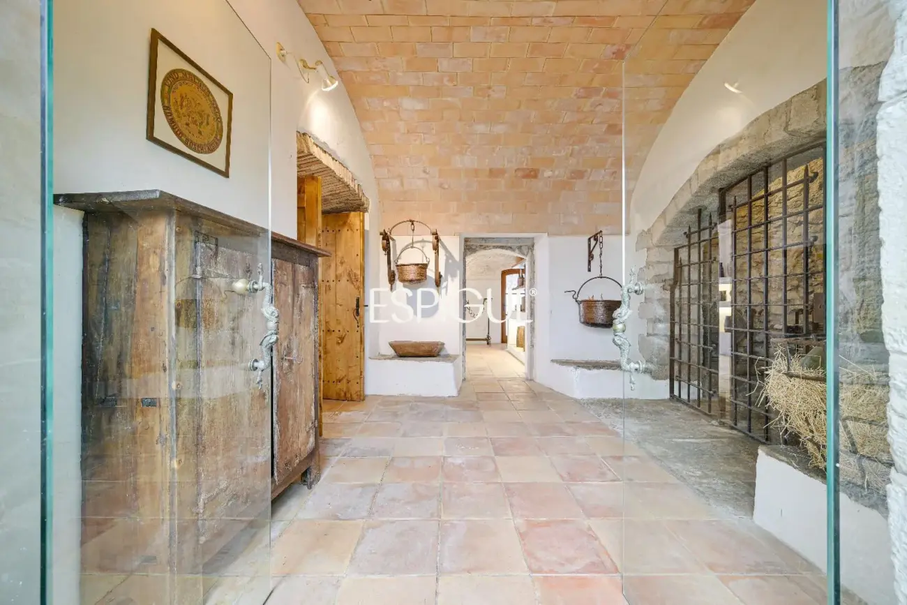 Exclusiva casa de pueblo con jardín en el centro