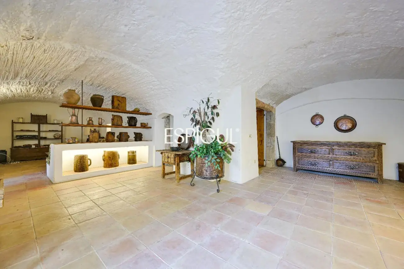 Exclusiva casa de pueblo con jardín en el centro