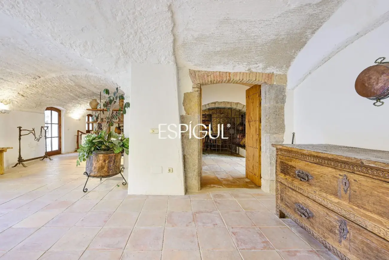 Exclusiva casa de pueblo con jardín en el centro