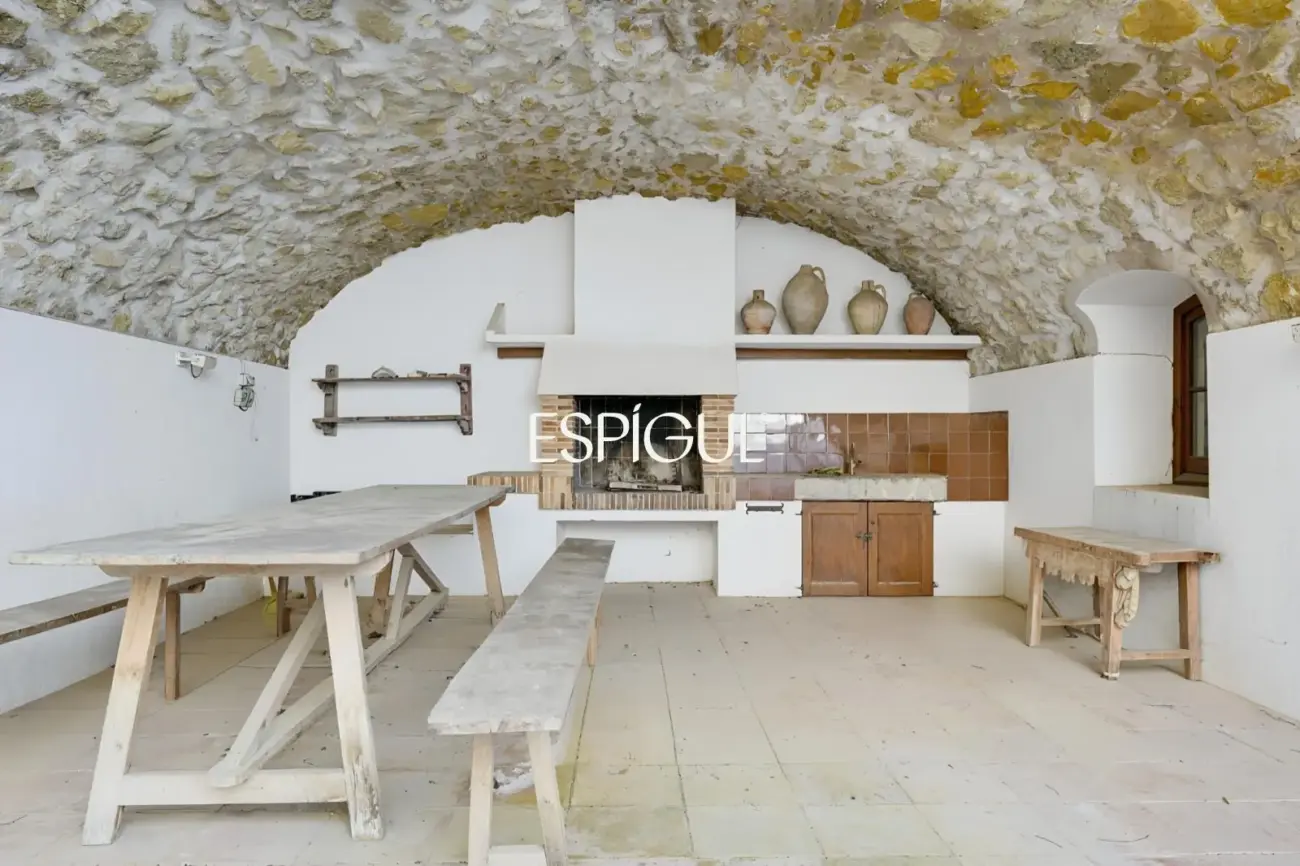 Exclusiva casa de pueblo con jardín en el centro