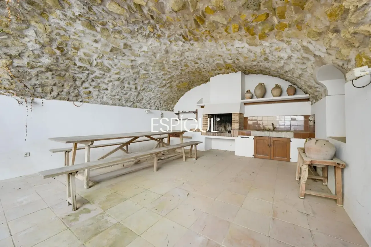 Exclusiva casa de pueblo con jardín en el centro